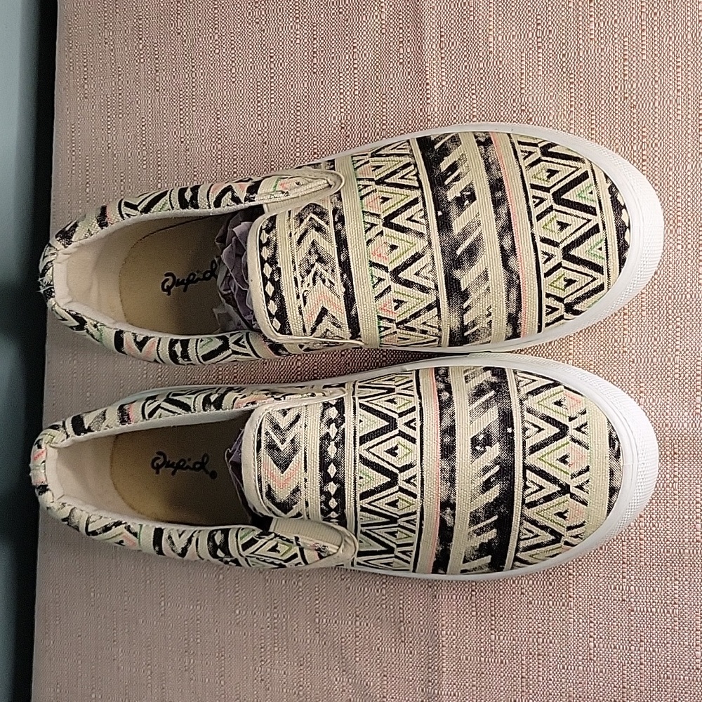 Qupid slip on sneakers